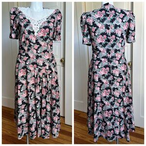 80s floral dress with lace collar and pockets